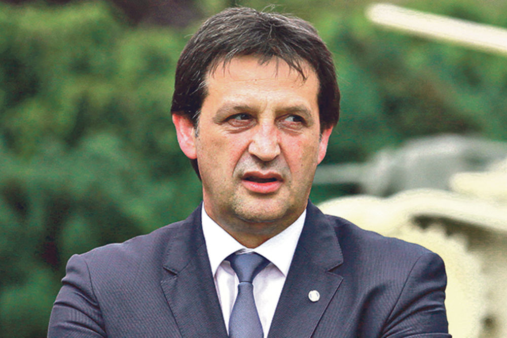 NJUJORK TAJMS: Smenjen srpski ministar odbrane zbog seksističkog komentara!