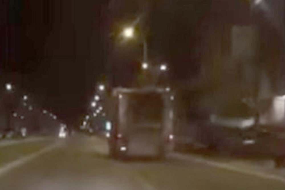 (VIDEO) HAOS U NOVOM SADU: Ukradeni đubretarski kamion divljao ulicama