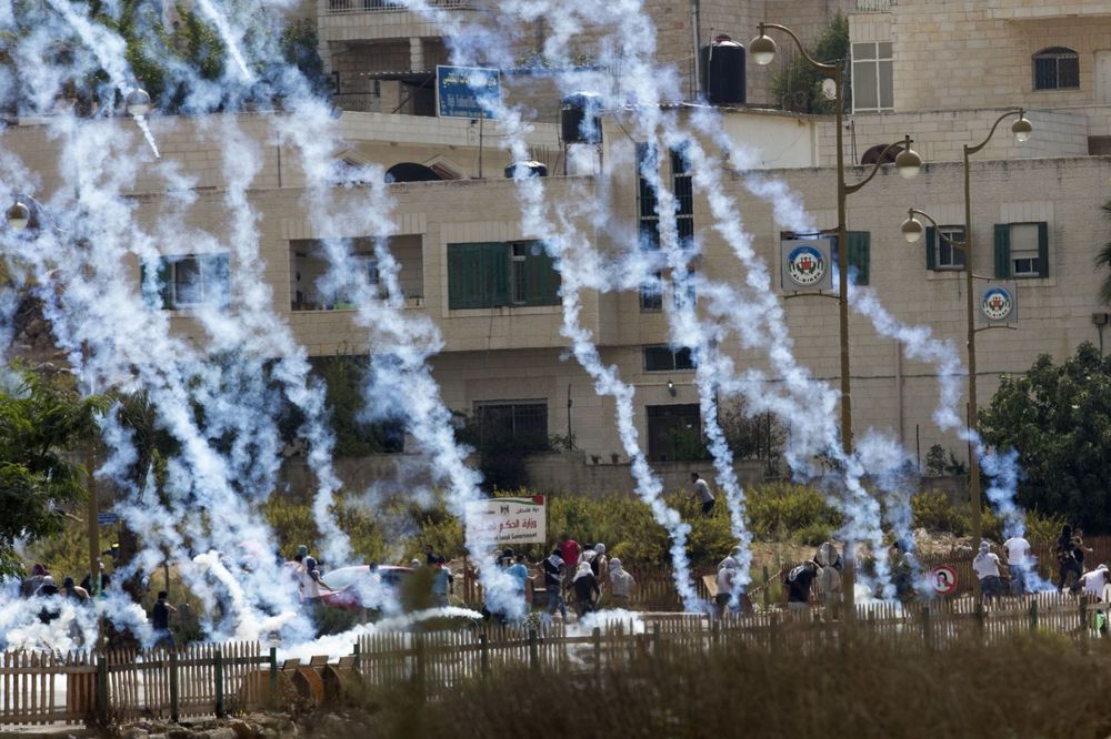 BEBA UMRLA OD SUZAVCA: Gas bacili izraelski vojnici kraj detetove kuće