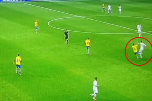 (VIDEO) REAL POBEDIO, PORTUGALAC DIVLJAO: Ronaldo udario igrača bez lopte