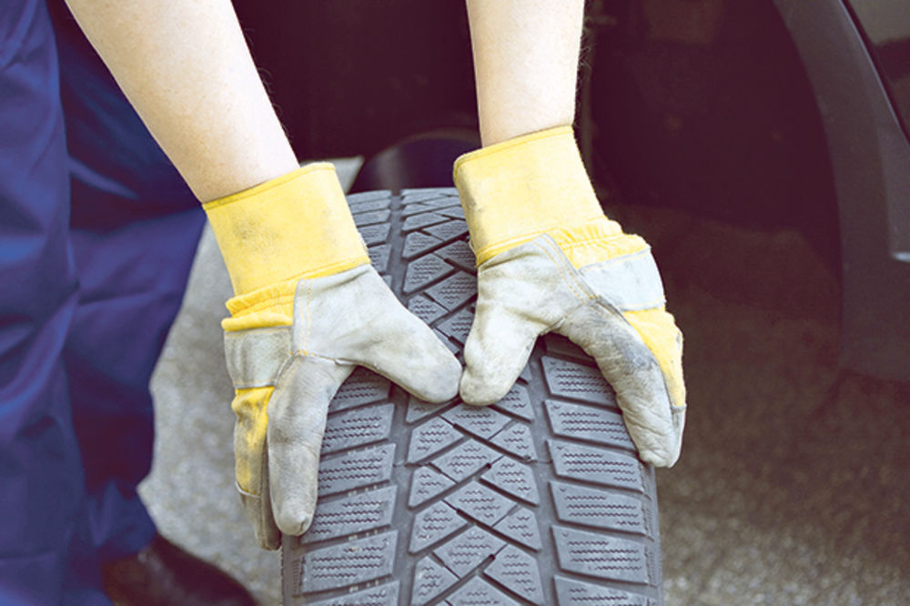 NE ŽURITE SA ZAMENOM ZIMSKIH GUMA: AMSS savetuje vozače da još ne stavljaju letnje pneumatike!