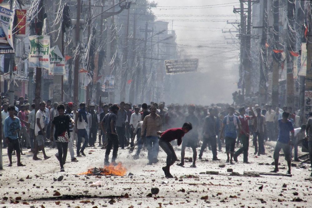 HAOS U NEPALU: Policija tukla ljude koji su protestvovali zbog novog Ustava