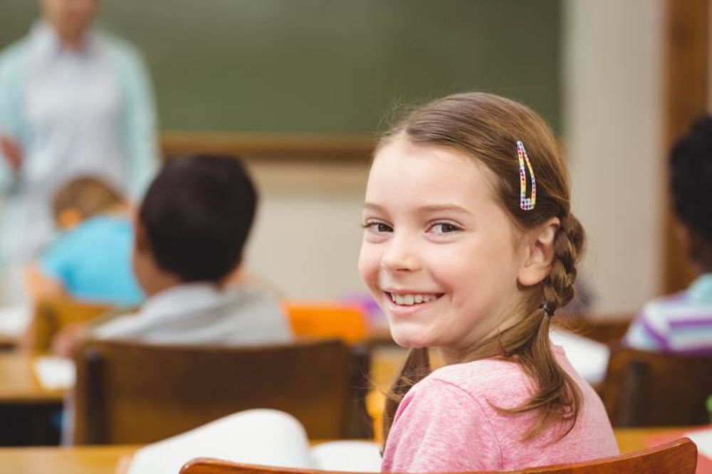 Kad učiteljica opominje: Kako pomoći detetu da pažnju usmeri na nastavu?