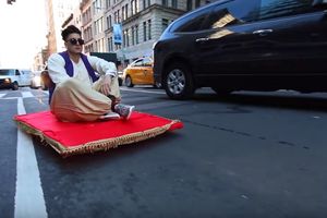(VIDEO) A GDE JE DUH IZ LAMPE: Aladin leteo ulicama Njujorka!