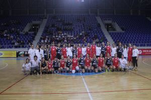 PRELEPA SLIKA: Košarkašice pokazale kako treba da sarađuju Zvezda i Partizan