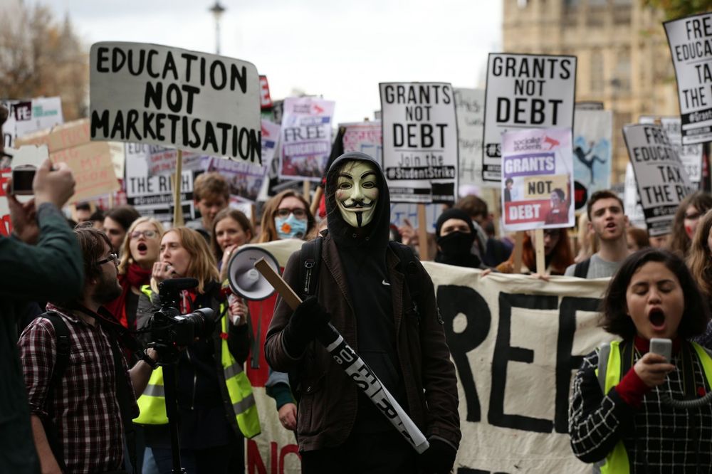 (FOTO) SUKOB ZBOG ŠKOLARINA: Policija hapsila studente tokom protesta u Londonu