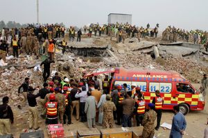 DRAMA U PAKISTANU: Srušila se fabrika, zarobljeno više od 100 radnika