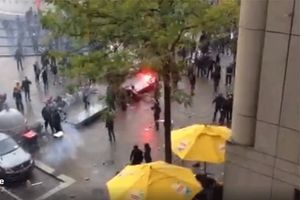 (VIDEO) HULIGANSKI PIR SE ŠIRI: Pogledajte sukob navijača Fenera i policije na ulicama Amsterdama