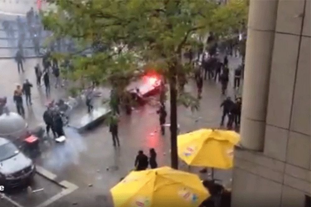 (VIDEO) HULIGANSKI PIR SE ŠIRI: Pogledajte sukob navijača Fenera i policije na ulicama Amsterdama