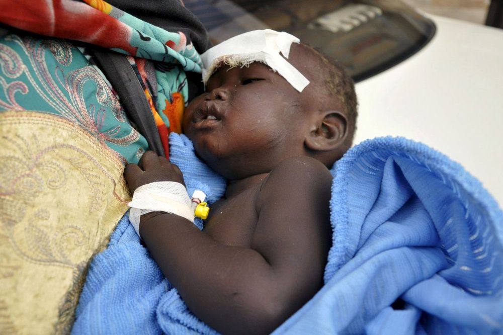 (FOTO) HEROJ DANA: Ova devojčica je jedina preživela avionsku nesreću u Sudanu