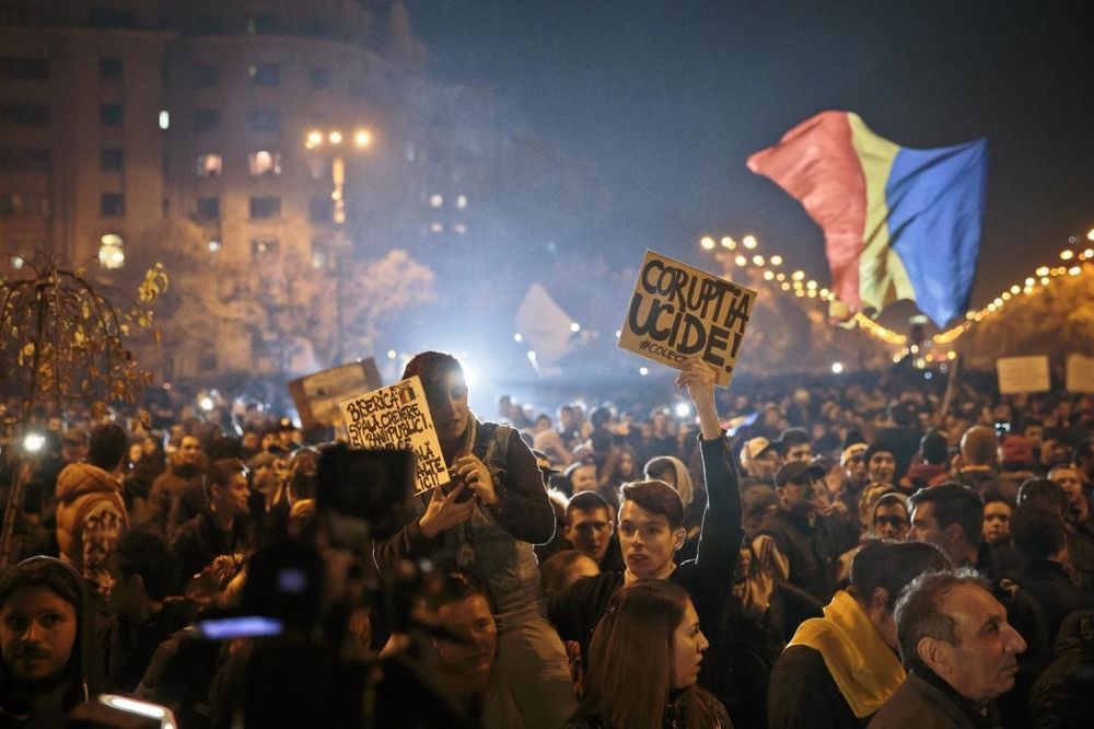 (VIDEO) NOVI MASOVNI PROTESTI PROTIV VLASTI: 7.000 ljudi na ulicama Bukurešta