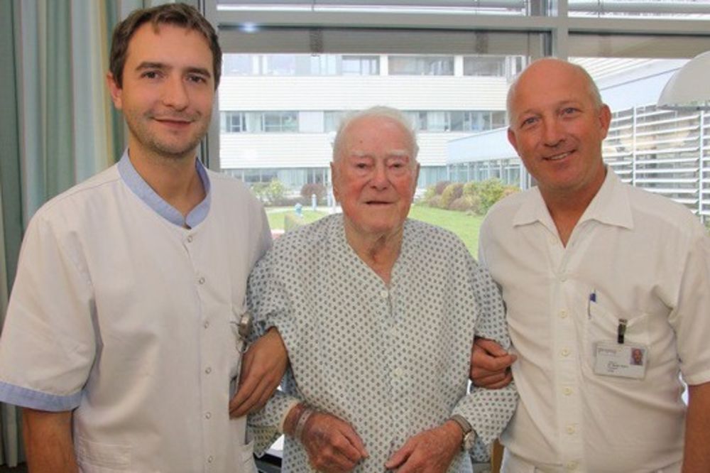 DEDA ČUDO: Čika Alojz operisao slomljeni kuk u 102. godini i posle par dana stao na noge!