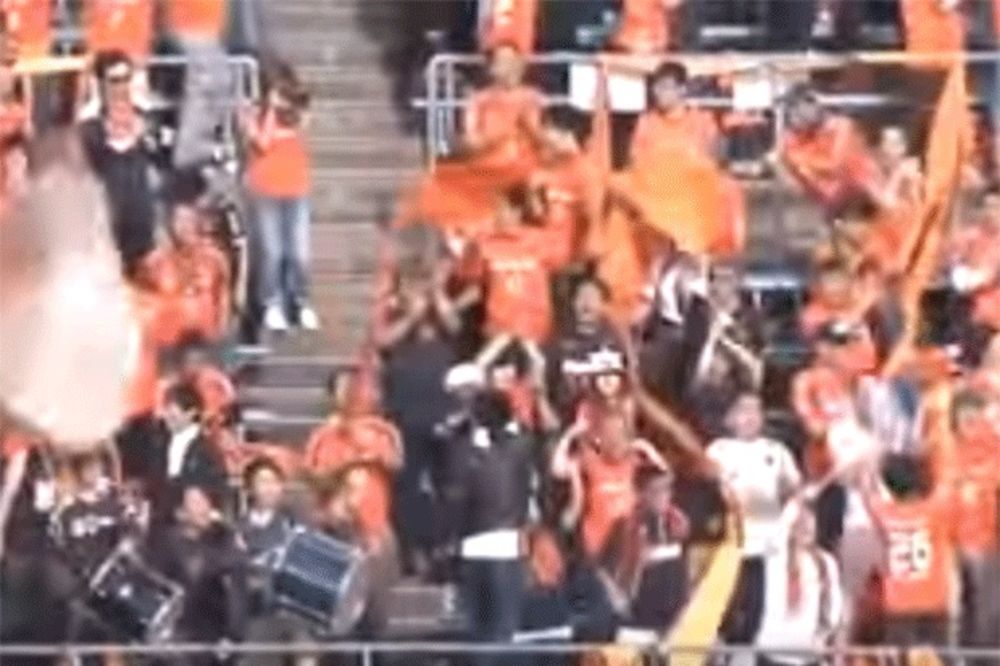 (VIDEO) SRBIJA DO JAPANA: Pogledajte kako navijači Omije proslavljaju gol Dragana Mrđe