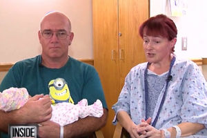 Žena (47) rodila bebu, a nije ni znala da je trudna: Evo kako je to moguće! (FOTO, VIDEO)