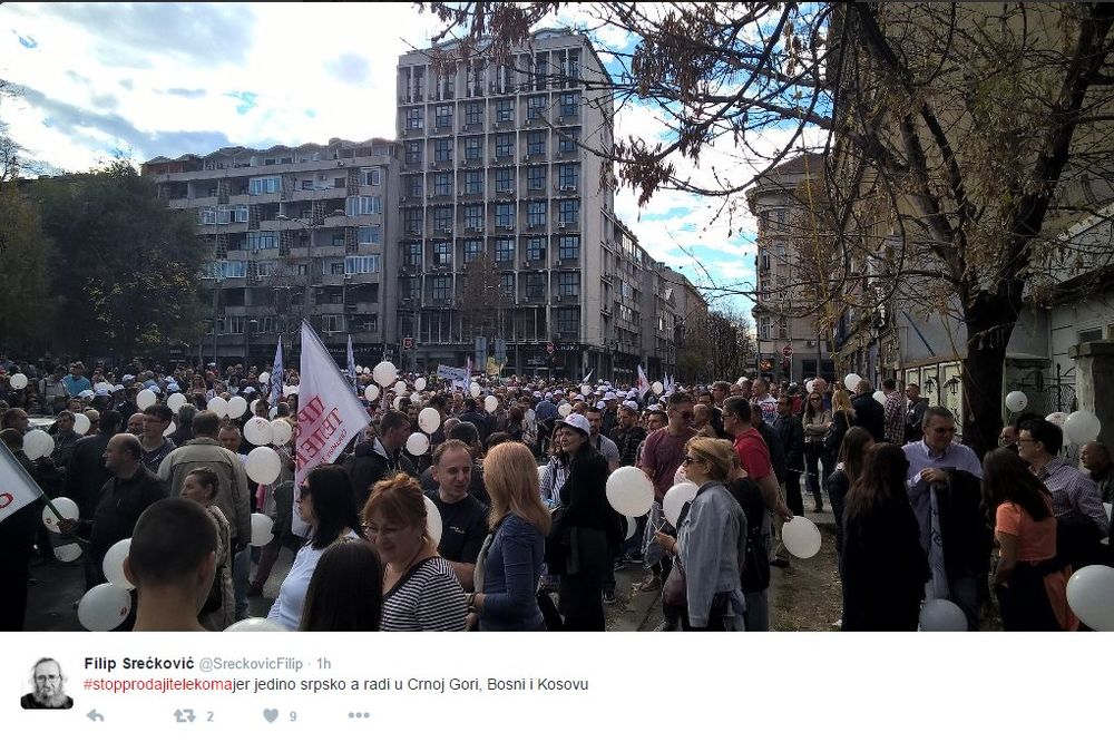 (FOTO I VIDEO) GUŽVA U CENTRU BEOGRADA: Protest ispred Vlade zbog privatizacije Telekoma!