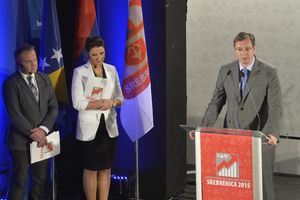 (FOTO I VIDEO) POSETA SREBRENICI: Vučić obećao 5 miliona evra pomoći za Srebrenicu