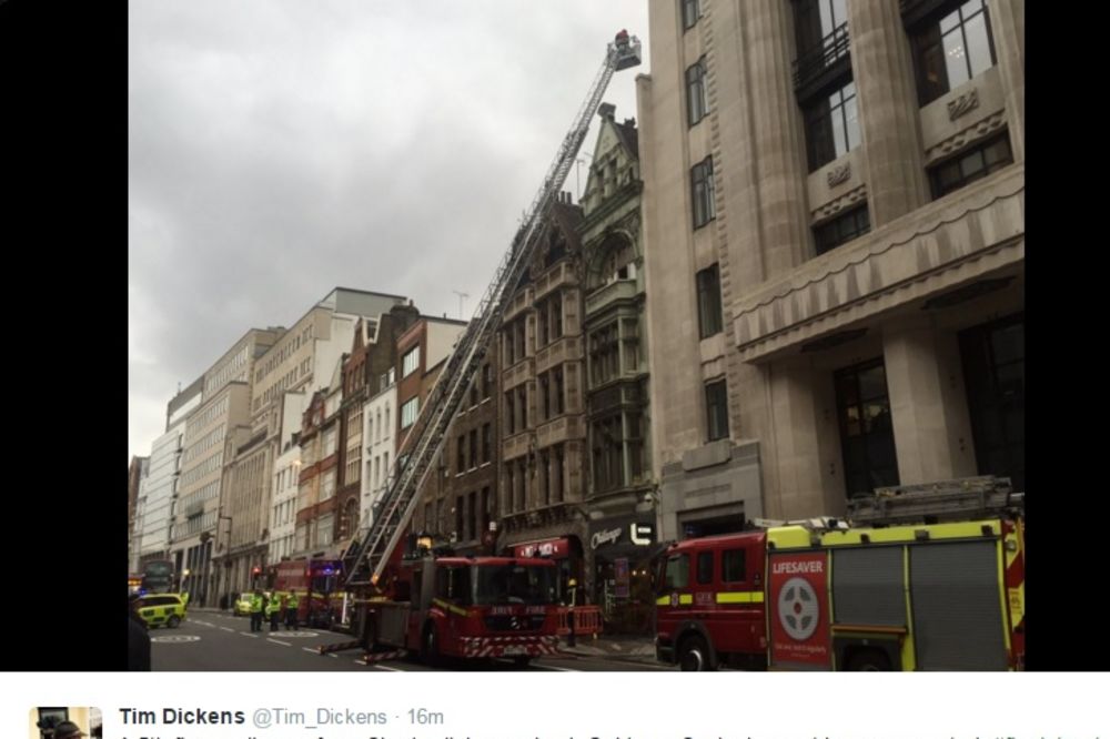 (FOTO) POŽAR U LONDONU: Gori zgrada u blizini Goldmana Saksa