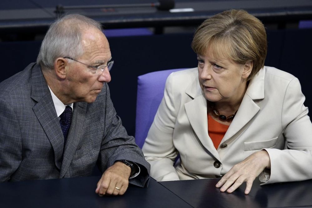 NA POMOLU RASPAD NEMAČKE VLADE: Šojble zbog izbeglica okreće leđa Merkelovoj