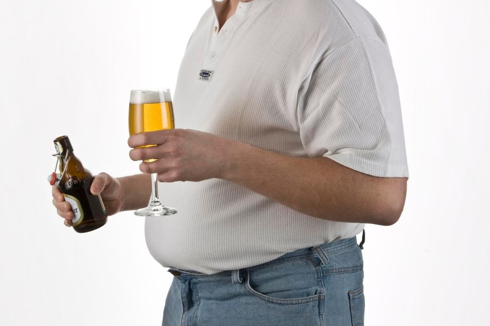 A TOLIKO SE ULAŽE U NJEGA: Pivski stomak gori od gojaznosti