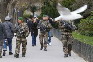 (VIDEO) HOLIVUD TUGUJE ZA PARIZOM: Gde je kraj terorizmu?!