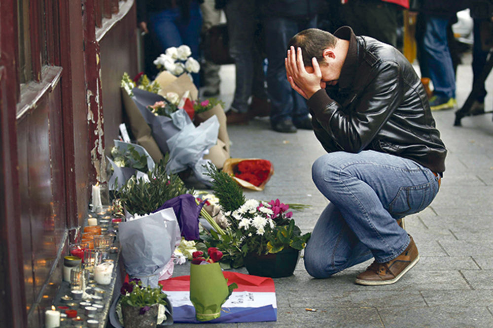 DA SE NE PONOVI: U podne minut ćutanja za žrtve masakra u Parizu