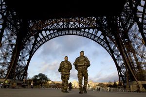UŽIVO MASAKR U PARIZU: Policija i dalje traga za jednim teroristom