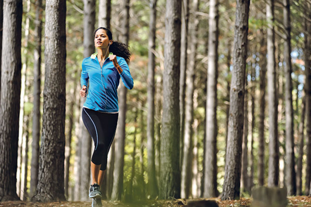 ŠTA TRENERI PREPORUČUJU: Saveti koji će vam olakšati trčanje tokom jeseni i zime