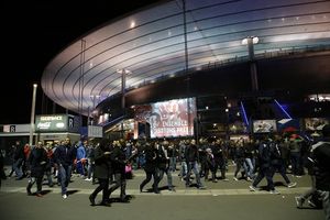(VIDEO) HRONOLOGIJA STRAVE: Ovaj snimak pokazuje sav horor na stadionu Francuska u večeri terora