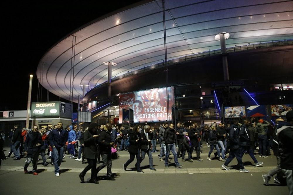 (VIDEO) HRONOLOGIJA STRAVE: Ovaj snimak pokazuje sav horor na stadionu Francuska u večeri terora