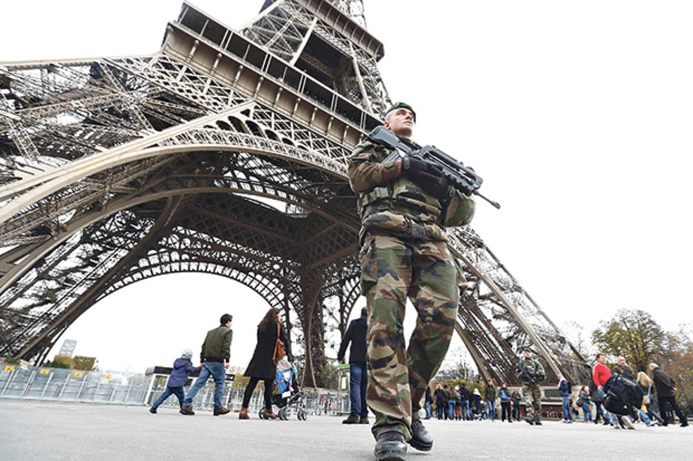 OPTUŽENE 124 OSOBE ZBOG NAPADA U PARIZU: Policija sprovela više od 1.200 racija