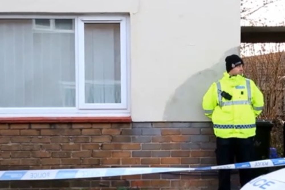 HOROR U VELIKOJ BRITANIJI: Tinejdžer ubio majku, pa pozvao policiju