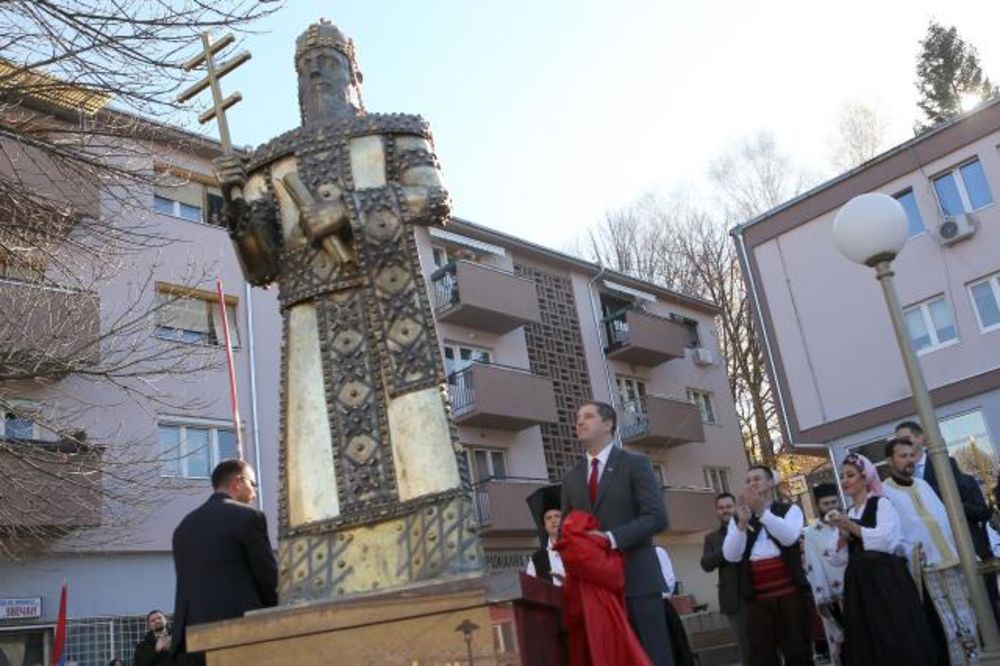 ZVEČAN: Marko Đurić otkrio spomenik kralju Milutinu