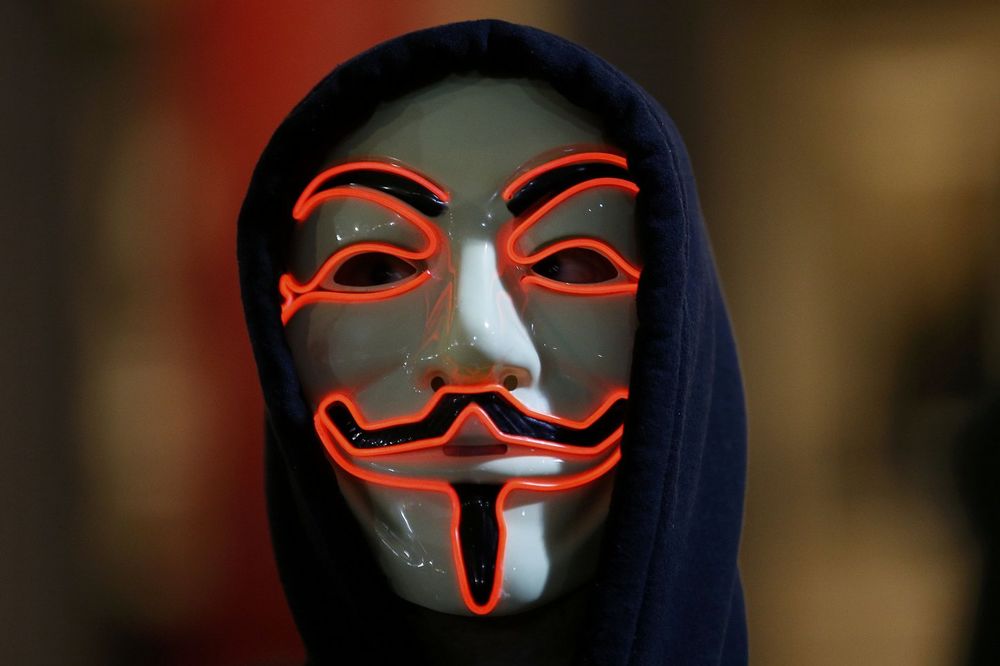 ZBRISAĆEMO IH SA VEBA: Anonimusi oborili 5.500 Tviter naloga Islamske države