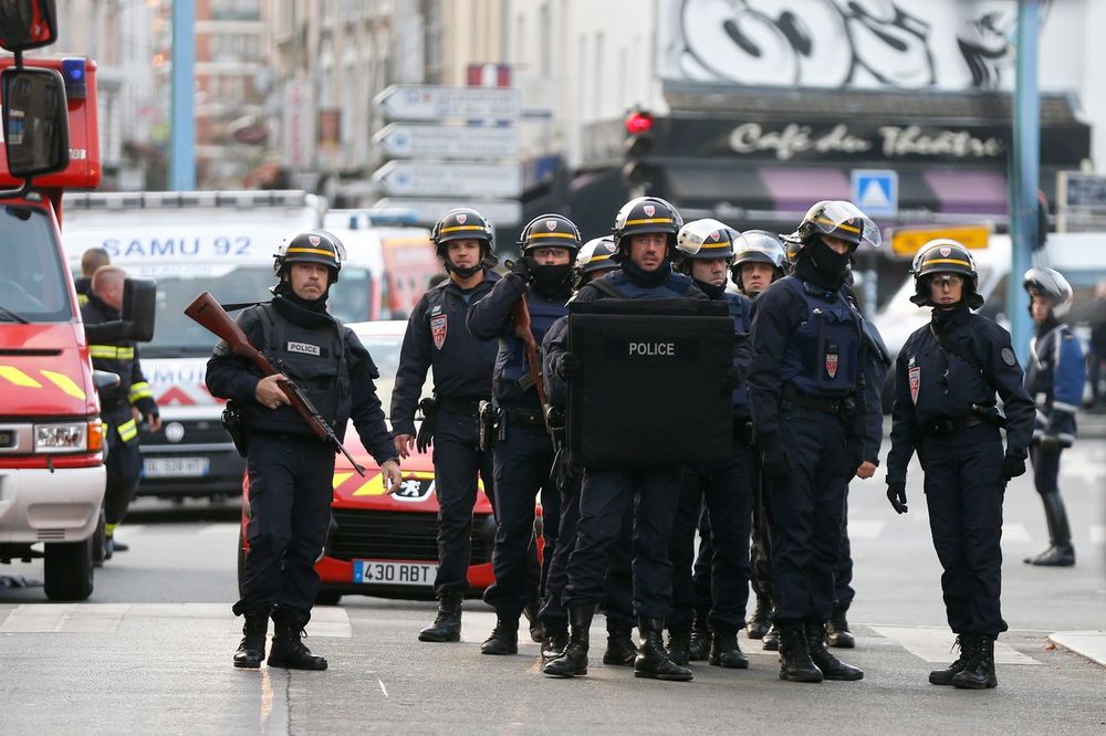 (FOTO I VIDEO) RAT U PARIZU: Policija upala u bazu terorista, troje ubijeno, sedmoro uhapšeno!