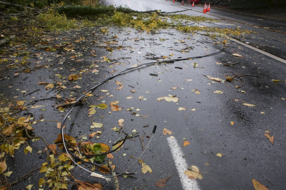 IRSKA U MRAKU: Bez struje na desetine hiljada domaćinstava zbog oluje