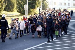 AUSTRIJA PRED KOLAPSOM: Policija isrpljena, prihvatni centri prepuni, a zbeglica sve više!