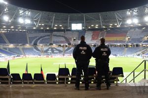 ŠOKANTNI DETALJI: Teroristi hteli da raznesu stadion u Hanoveru sa Angelom Merkel i fudbalerima