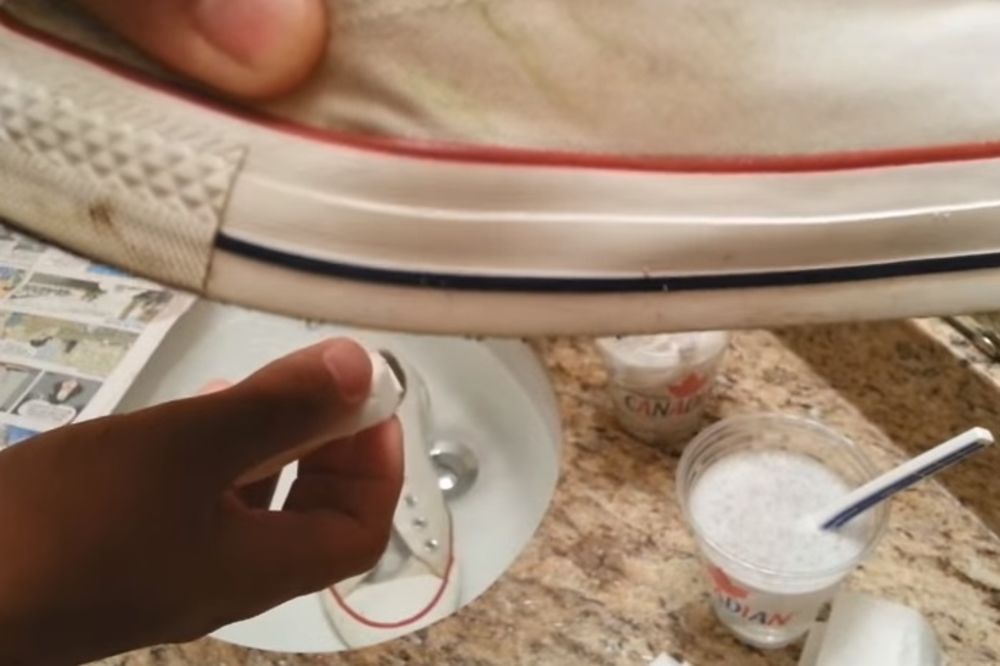 (VIDEO) Evo kako da očistite patike bez mnogo muke!