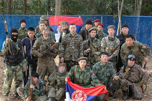 (FOTO) NINDŽE HOĆE DA BUDU SRBENDE: Japanci igraju peintbol između Srba i Hrvata!