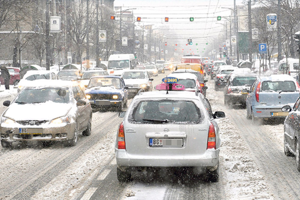 METEOROLOZI NAJAVLJUJU DRASTIČNO ZAHLAĐENJE: Ne očekuje se veći sneg, ali oprez u vožnji!
