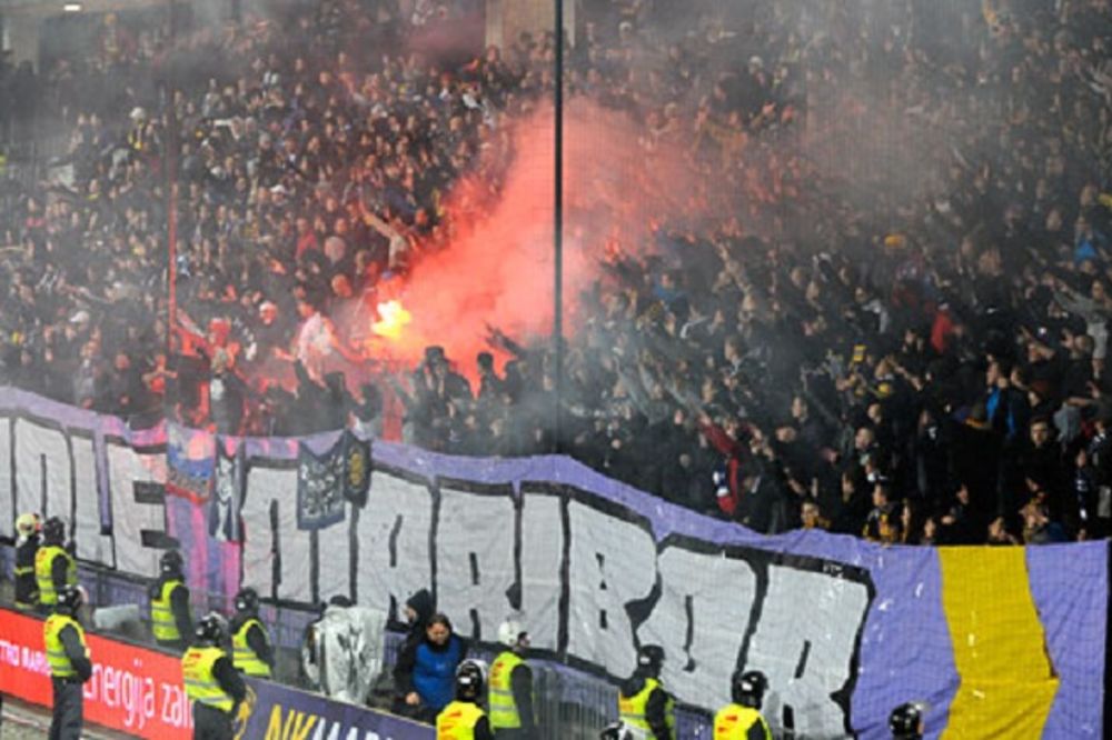 (FOTO) SKANDAL U SLOVENIJI: Evo navijačkog transparenta zbog kog će Maribor biti žestoko kažnjen
