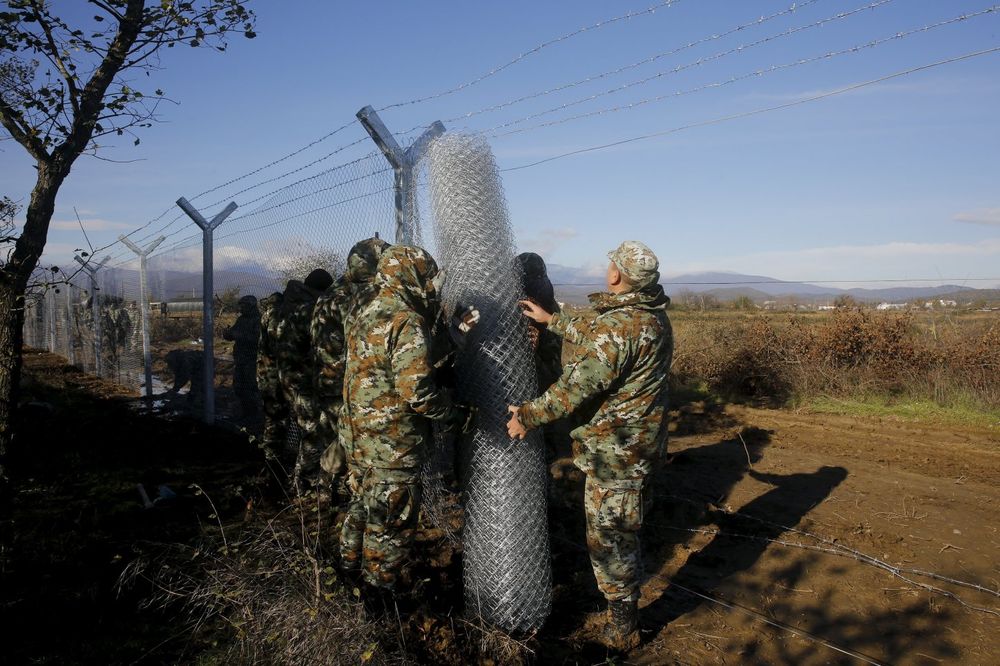 (FOTO) Makedonska vojska diže metalnu ogradu na granici sa Grčkom!