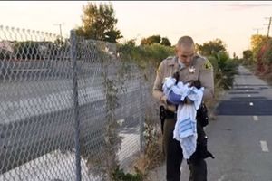 ŠOK U LOS ANĐELESU: Tek rođenu bebu policajci našli ispod asfalta