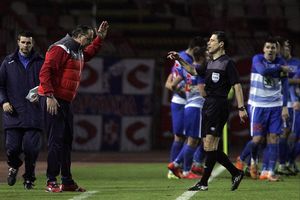 (VIDEO, FOTO) GROF NAPRAVIO INCIDENT: Mažić isključio trenera Zvezde, a on odbio da napusti klupu