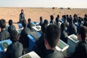 UNIŠTENO DETINJSTVO: Džihadisti uče decu da ubijaju zatvorenike