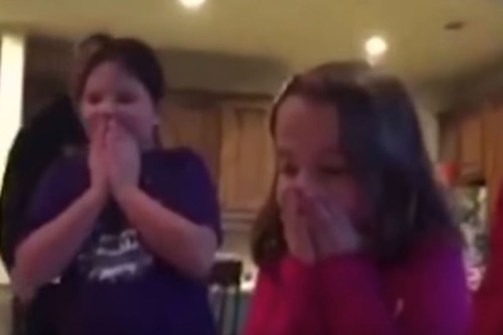 (VIDEO) MAMA I TATA IM ISPUNILI ŽELJU: Ove tri sestre su želele samo jednu stvar za Božić