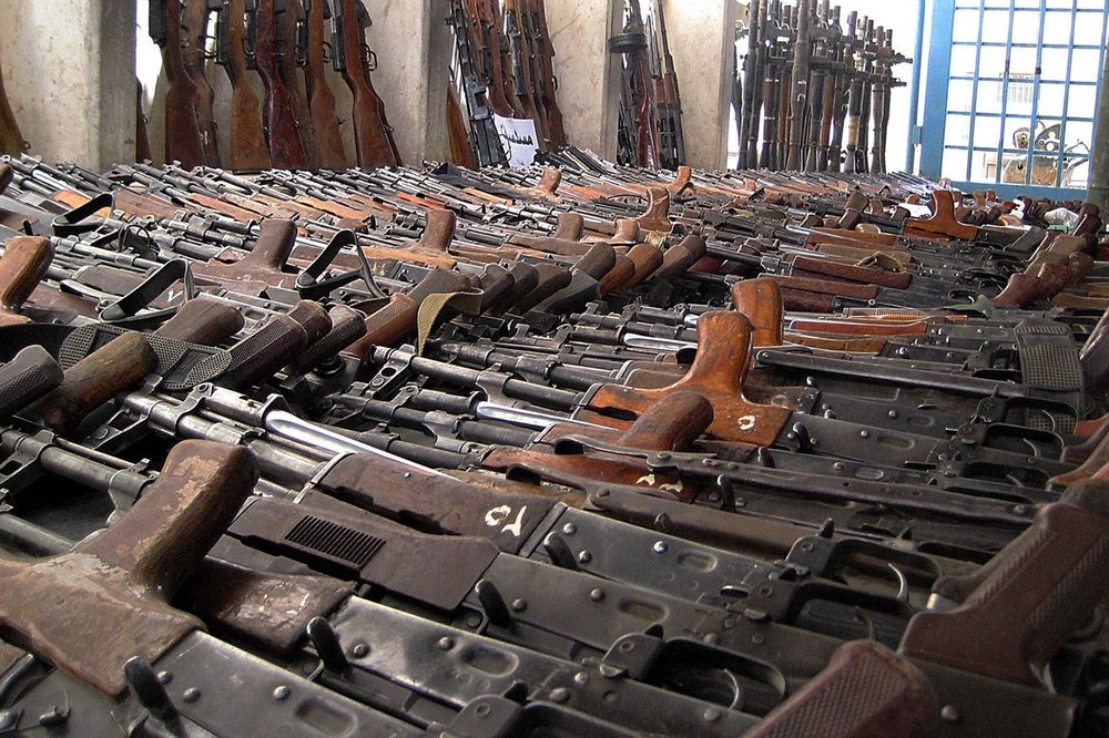 KALAŠNJIKOV SKUPLJI U IRAKU NEGO U SAD: Ovako izgleda ilegalna prodaja oružja na Bliskom istoku