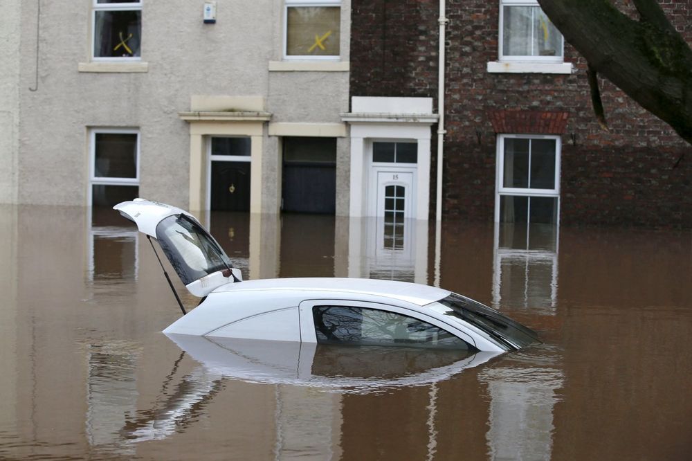 UPOZORENJE BRITANCIMA: Poplave su opasne, to ne znači-Dođite i pogledajte!