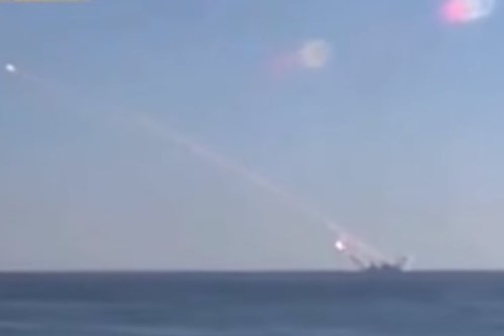 (VIDEO) PRVI SNIMAK NAPADA RUSKE STELT PODMORNICE: Krstareće rakete izronile i uništile džihadiste!