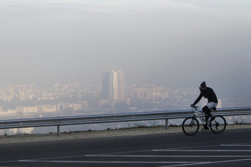 ALARMANTNO U SKOPLJU: Građanima se savetuje da ne izlaze bez preke potrebe zbog velike zagađenosti